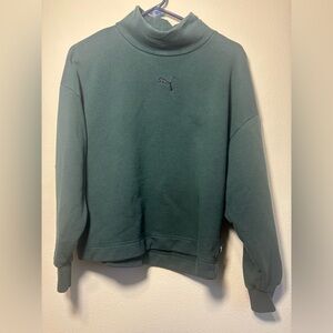 Puma Men’s Dark Green Mockneck Cropped Sweatshirt size Medium